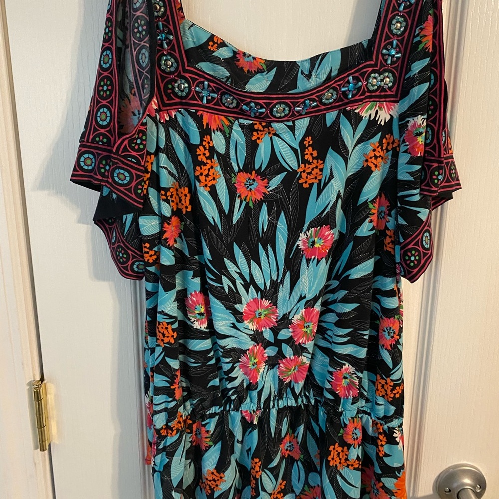 Large ECI top with slit sleeves